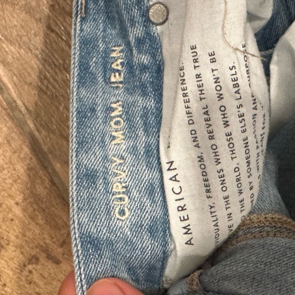 American eagle Curvey Mom Jeans - Picture 3 of 3